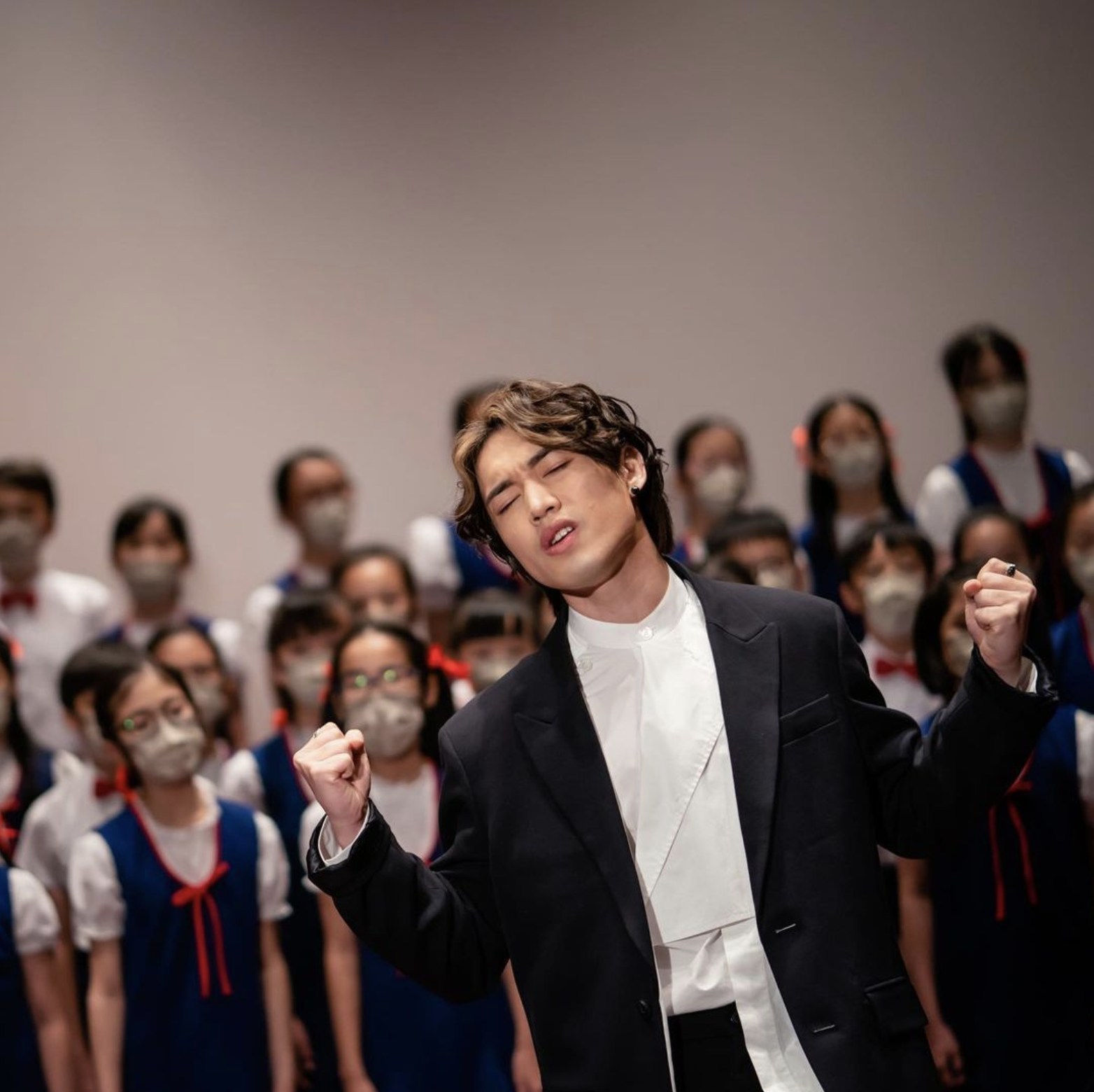 柳應廷和香港兒童合唱團合唱的電影主題曲《神奇之路》入圍角逐金像獎。