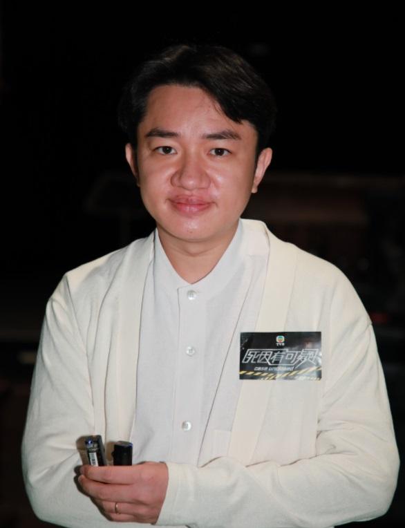 鄧兆尊引述幕後工作人員消息,指祖藍不滿C君。