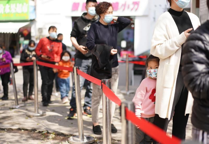 南京今起實施小區封閉管理,地鐵3條路線停運。(新華社)