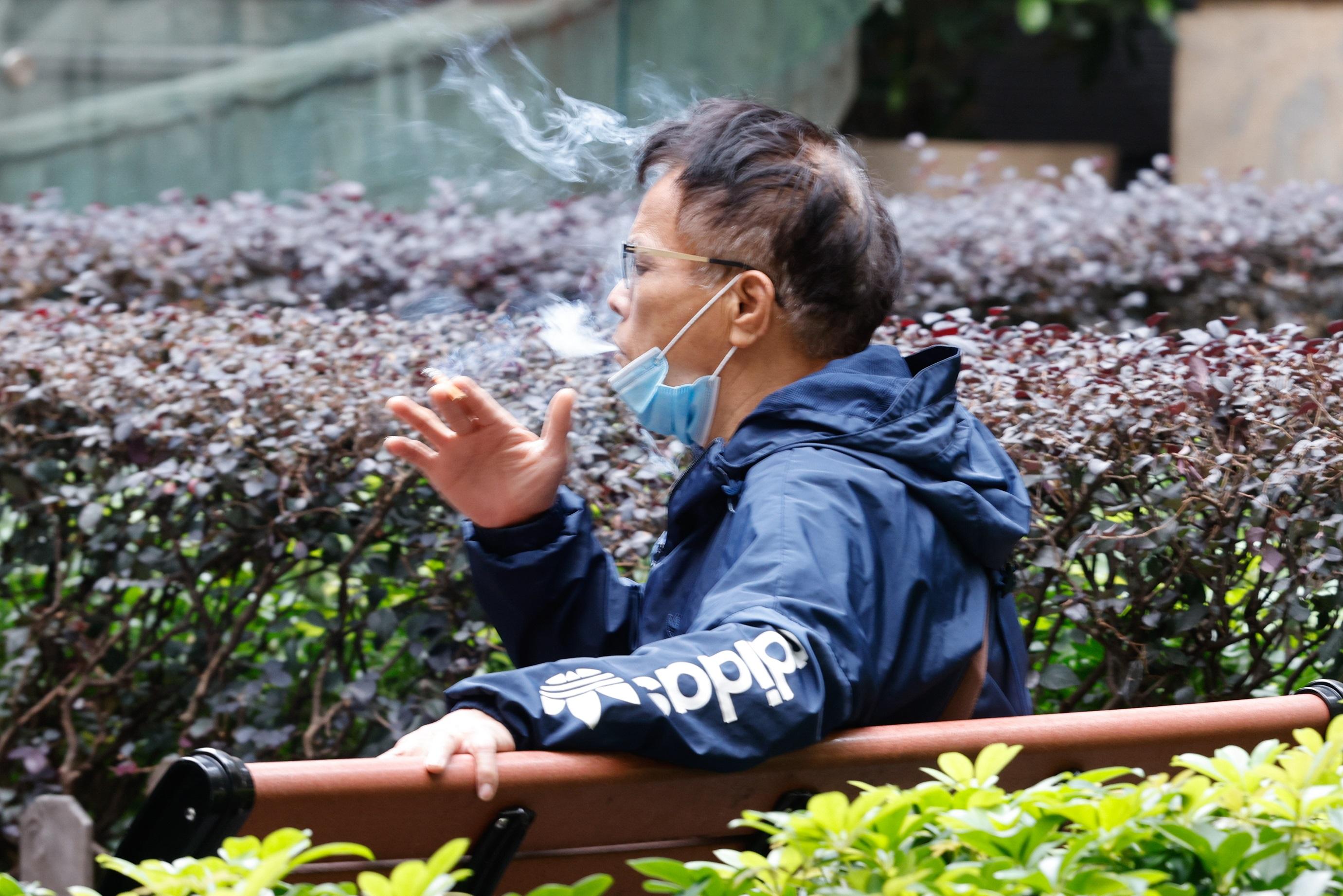 中大及港大研究發現,有吸煙習慣會增加患上新型肺炎的風險近兩成。(資料圖片/蘇文傑攝)