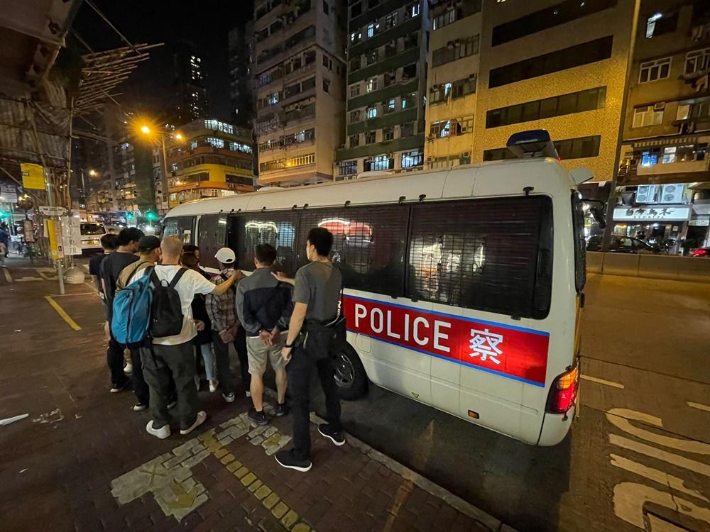 警方深水埗搗破釣魚機賭檔,6男女被捕包括負責人。(警方圖片)