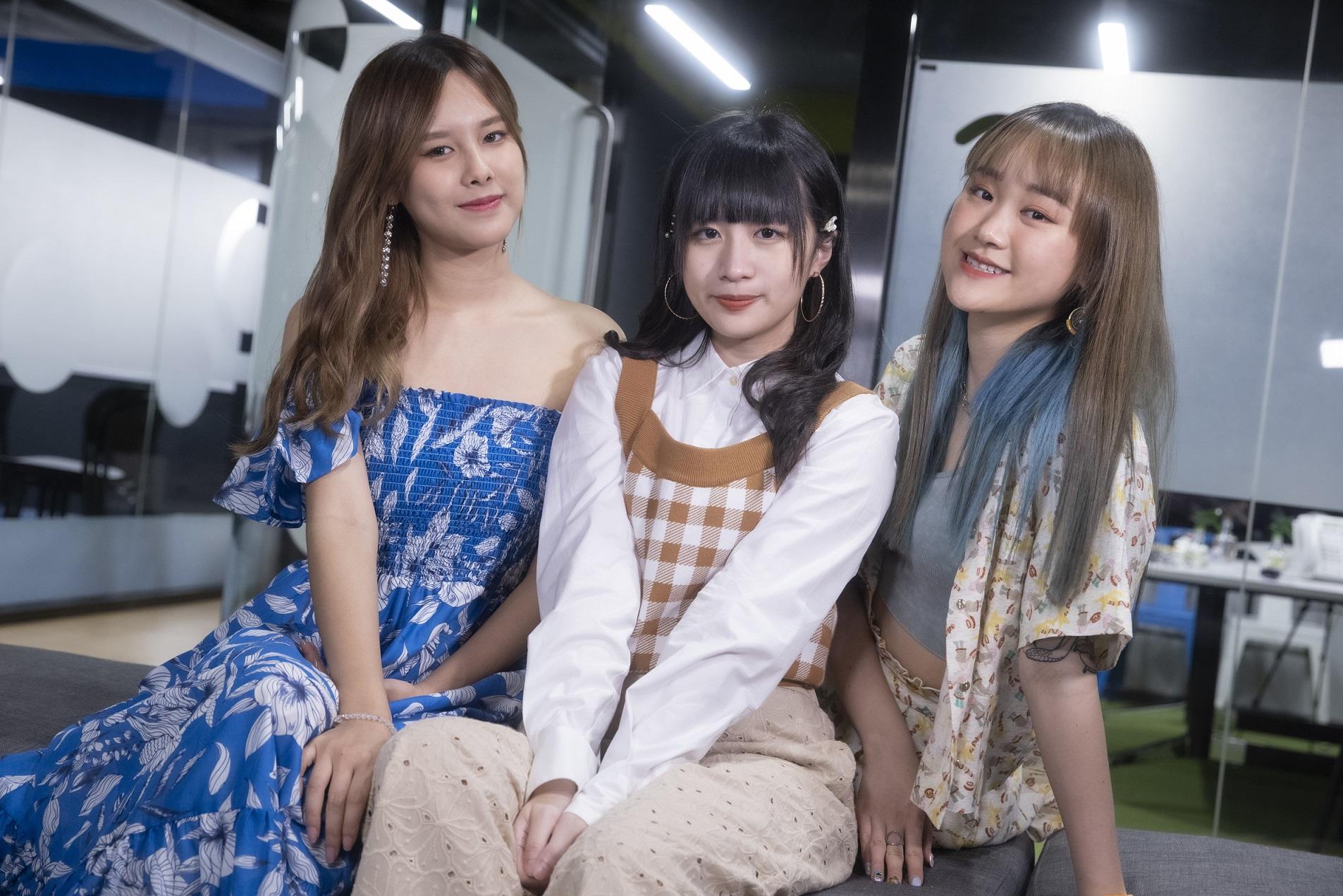 Alice、Sica和Win Win藉參加《全民造星IV》出道。