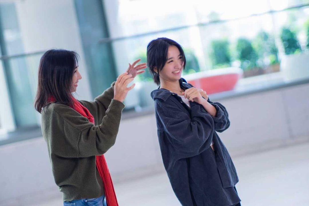 柏安妮囡囡入行 溜冰慶祝母親節