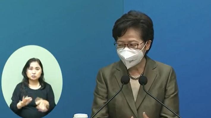 林鄭月娥:周四食肆每枱最多坐8人,劇烈運動可除口罩沙灘泳池重開。(電視截圖)