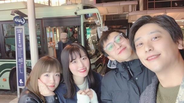 坤哥與愛子(左二)於3年前與友人一齊去唱K。