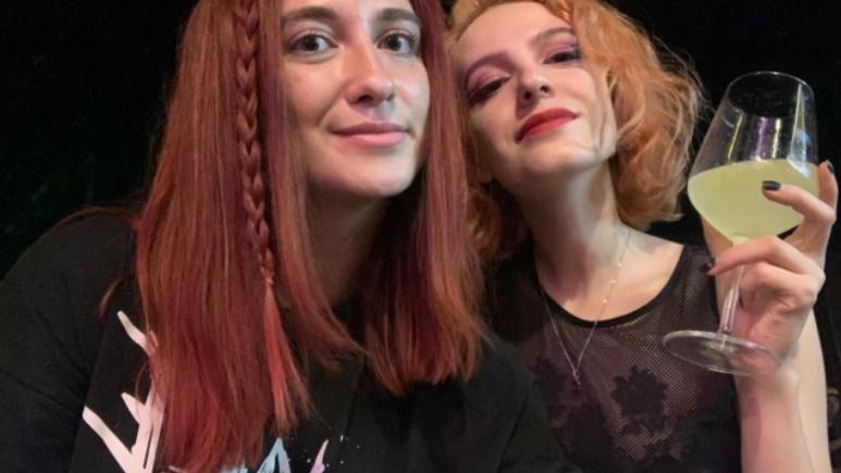 烏女另類為國「捐軀」,籌得550萬助抗敵。(左:Nastassia Nasko,Anastasia Kuchmenk。i)