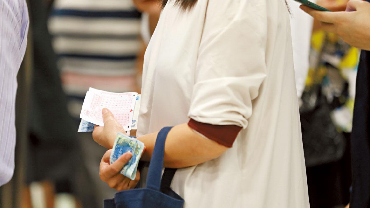 六合彩回歸金多寶 下周一頭獎達8000萬
