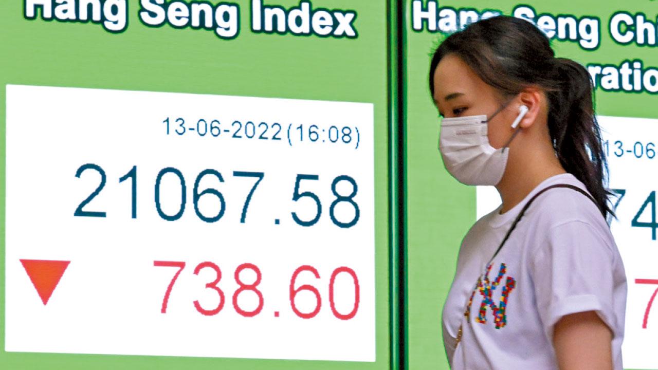 失2.3萬美元關 乏支持難估底 抗通脹幻滅 比特幣價縮半