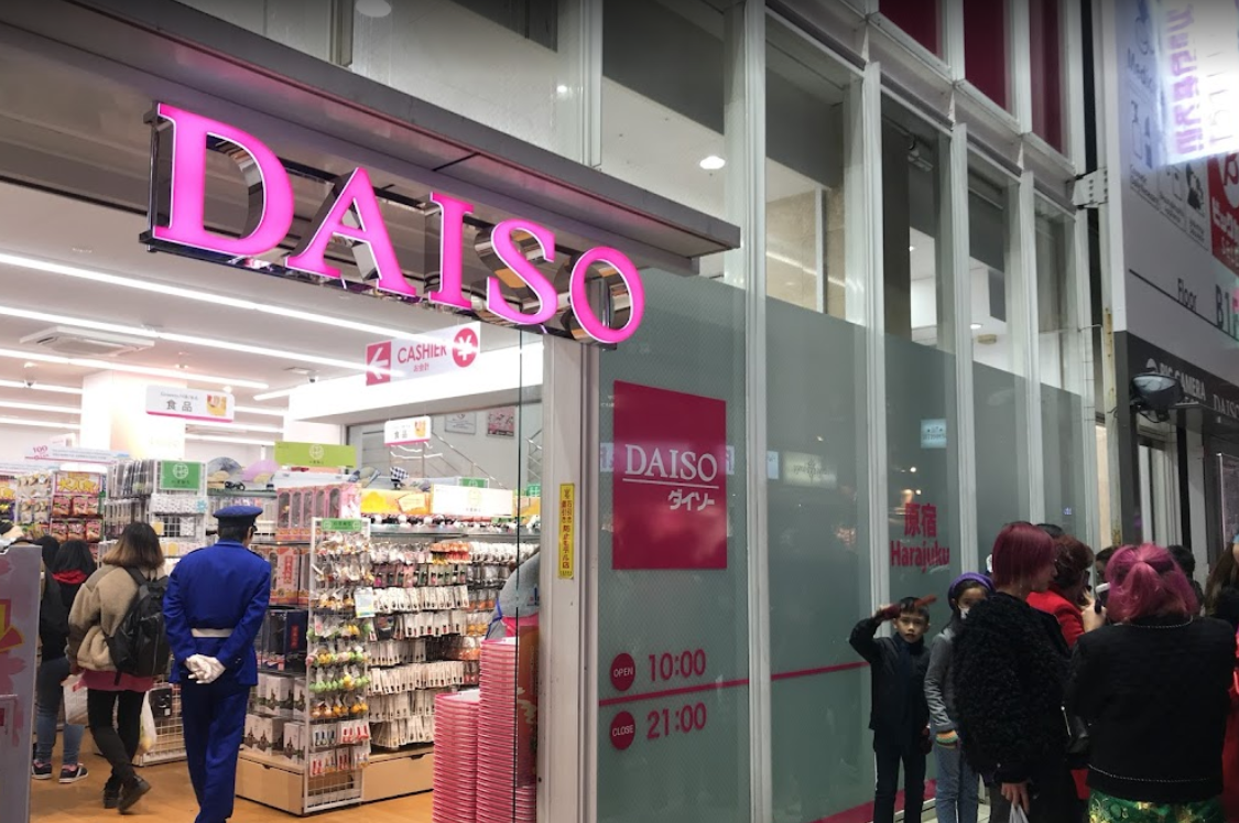 行均一價路線的Daiso,生意受日圓貶值影響。(互聯網)