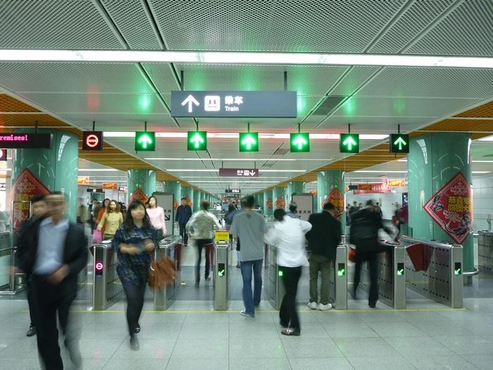 深圳增設「人文關懷通關名額」,讓8類特殊人士入境。(資料圖片)
