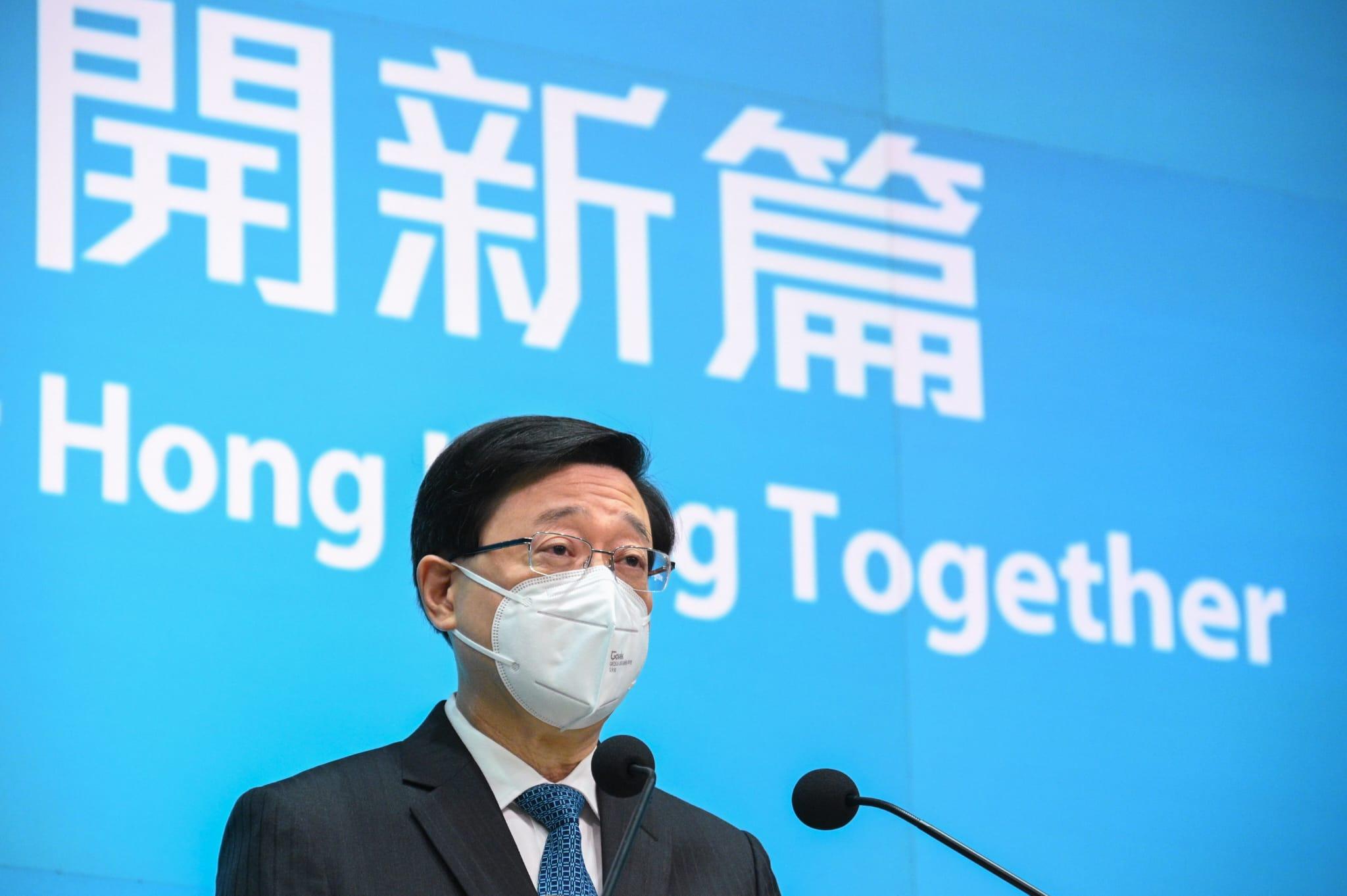 特首李家超表示,安心出行增加「紅黃碼」只針對確診者和檢疫人士,其他人不受影響。(資料圖片)