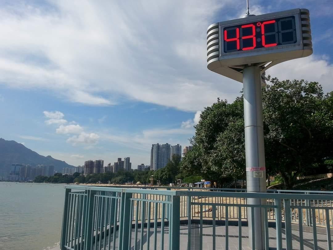 網上流傳屯門黃金海岸日前高達43度。