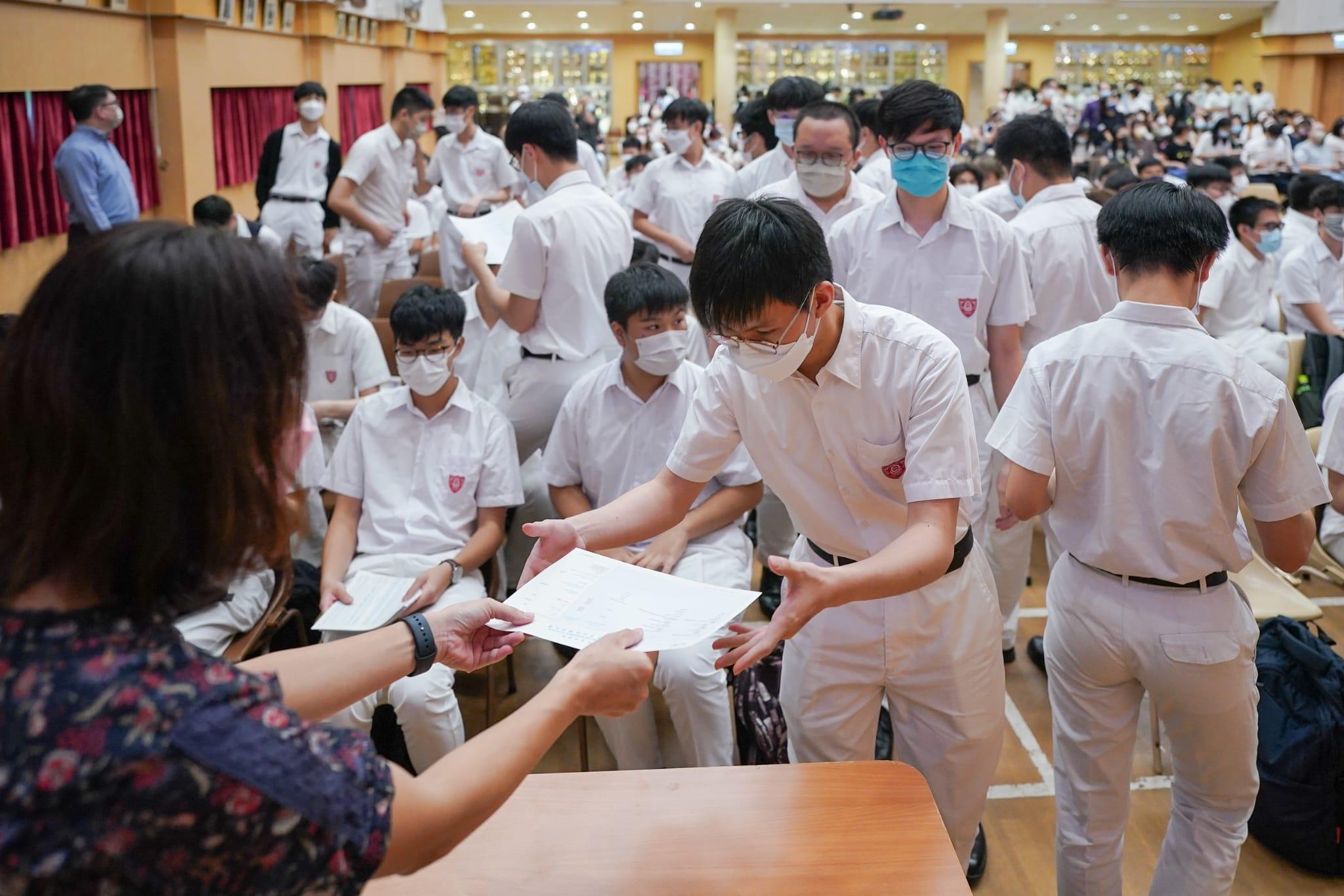 DSE放榜2022|為考生打氣 7-Eleven 免費送思樂冰 留下書舍免費贈書