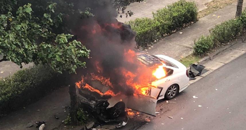 林志穎駕Tesla撞車 相關新能源股跌