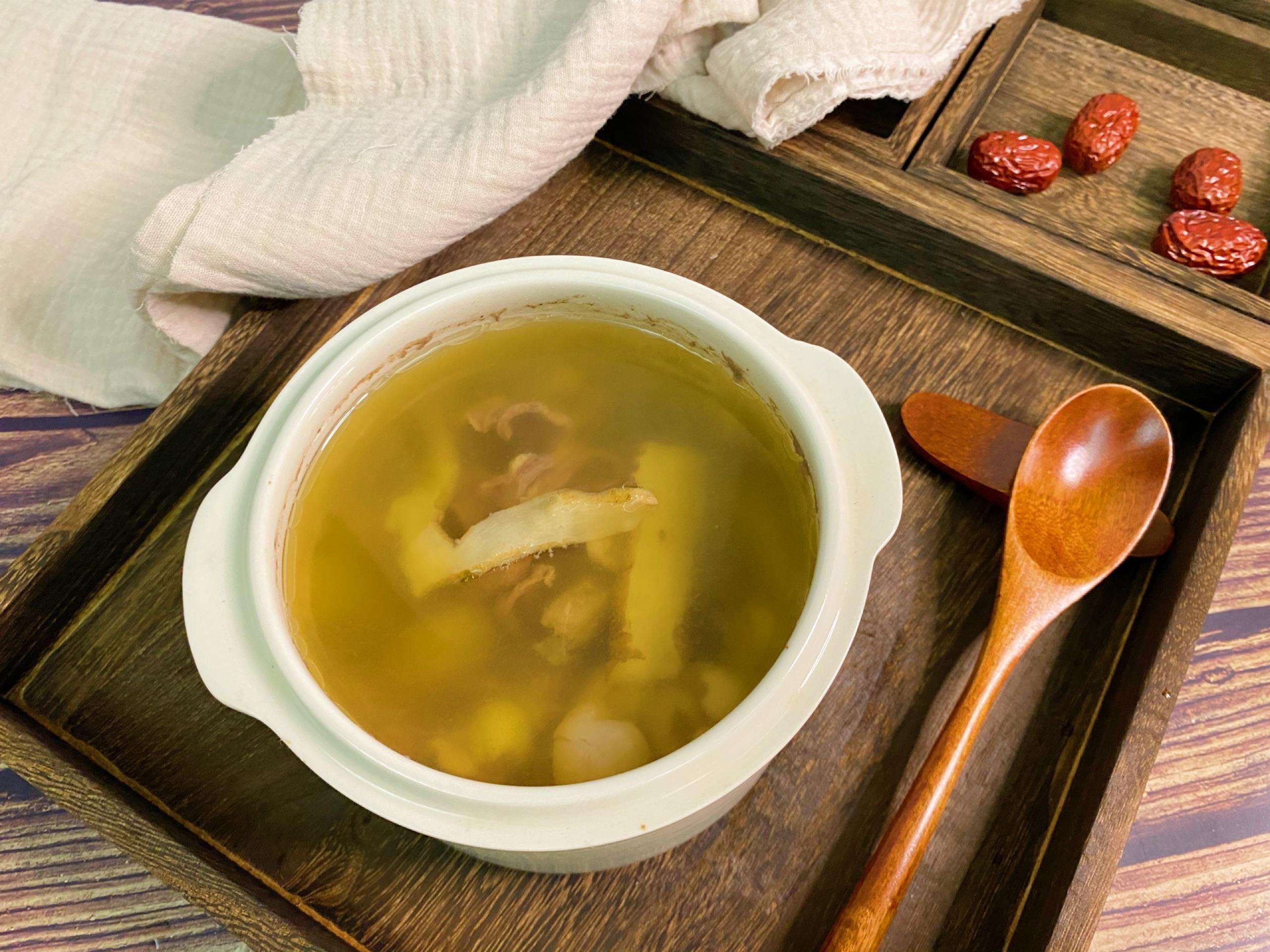 豬心百合蓮子湯,有清心除煩、安神的作用,惟高膽固醇人士忌食。