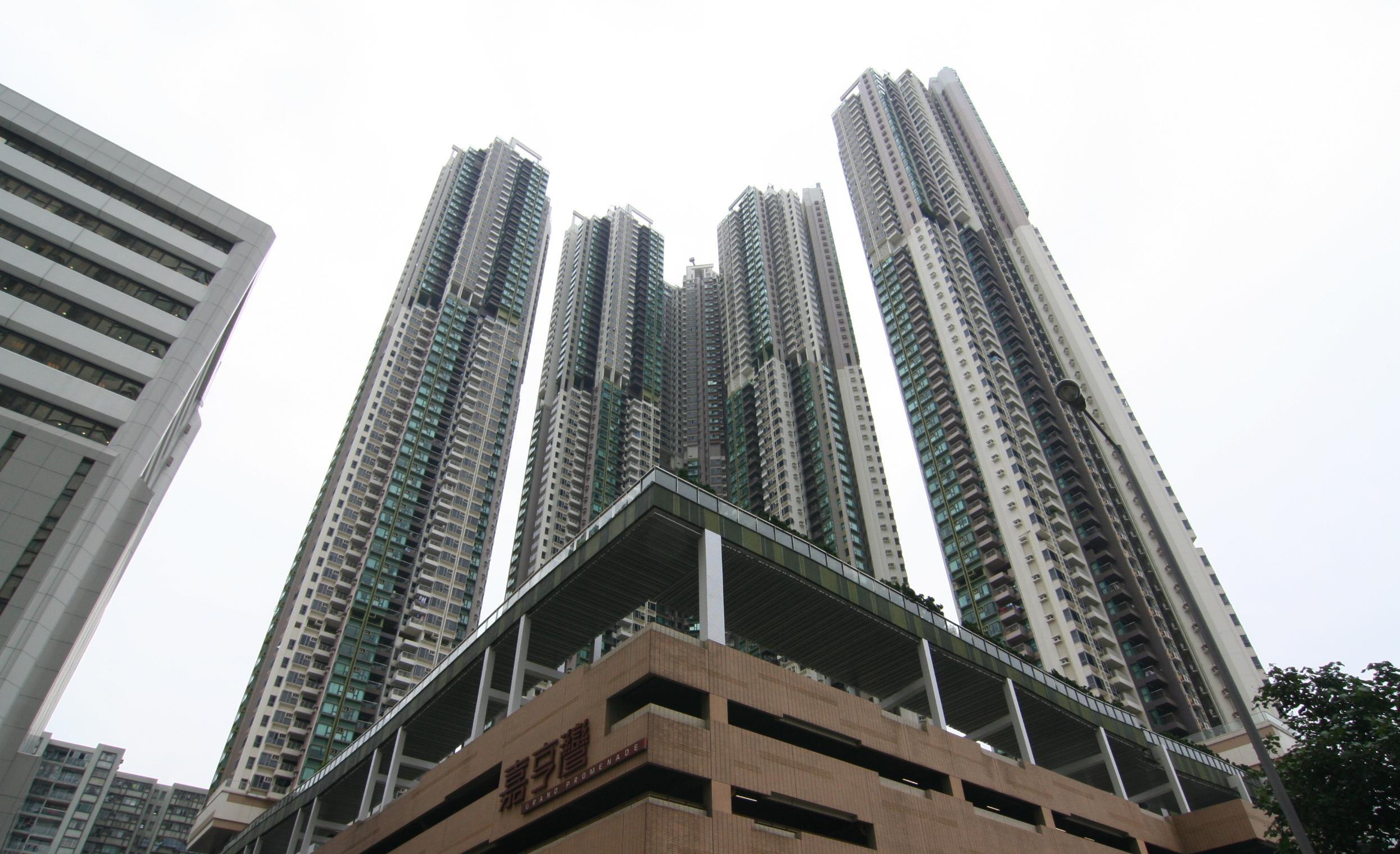 臨海而建的嘉亨灣,鄰近港鐵西灣河站及西灣河蘇豪區,交通和生活配套都方便。(資料圖片)