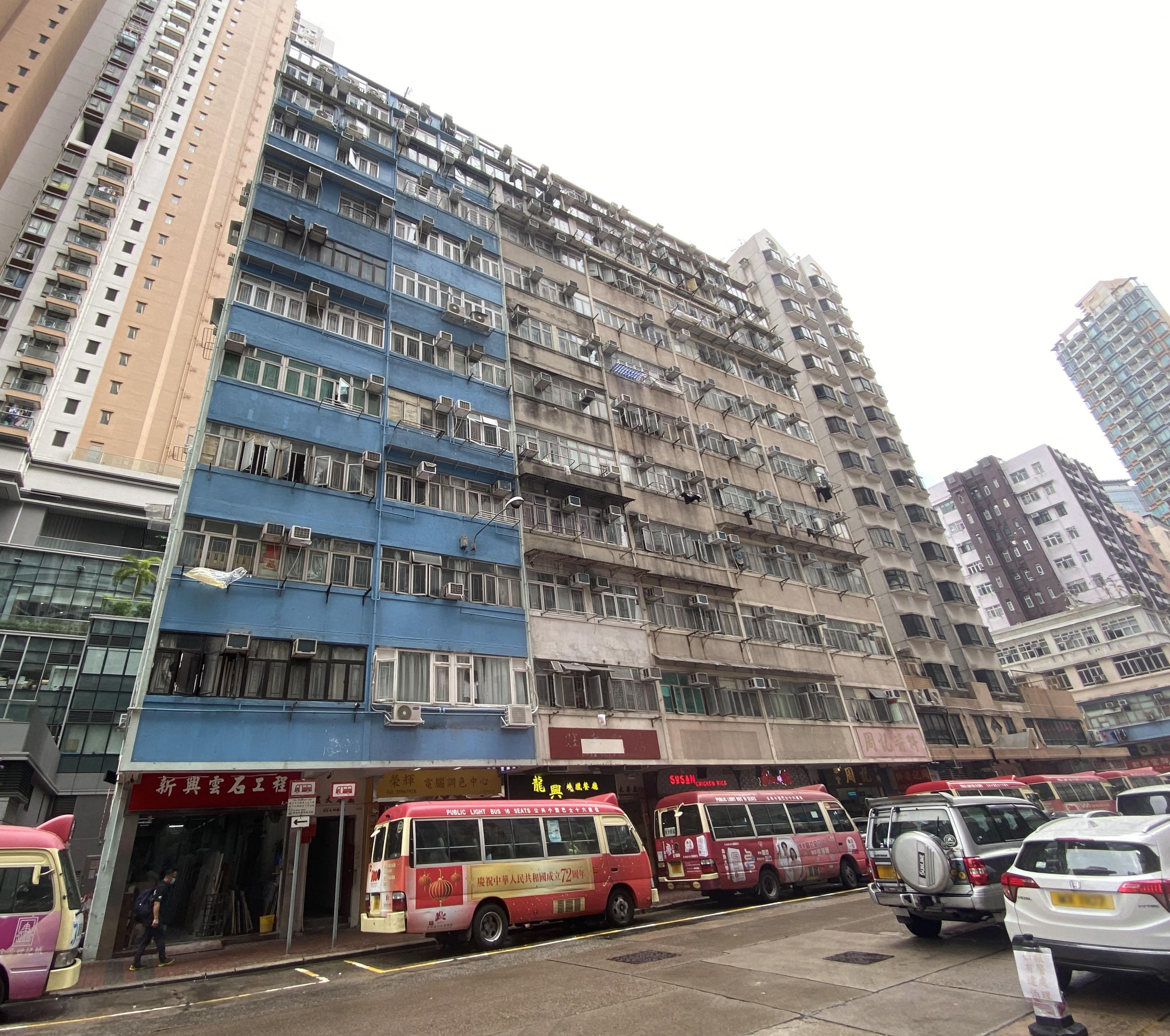 長沙灣元州街一個三相連全幢物業現正放售,市場估值約2.3億,可作短期收租或等待日後收購重建,極具投資潛力。