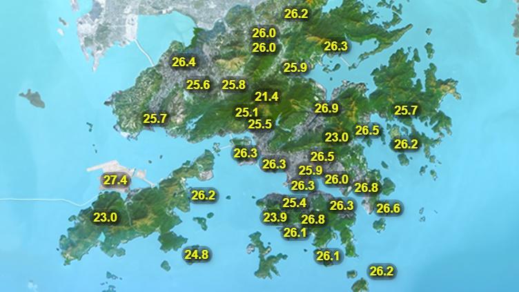 本港地區今日天氣預測大致多雲,有幾陣驟雨。日間短暫時間有陽光及炎熱,最高氣溫約32度。(香港天文台)