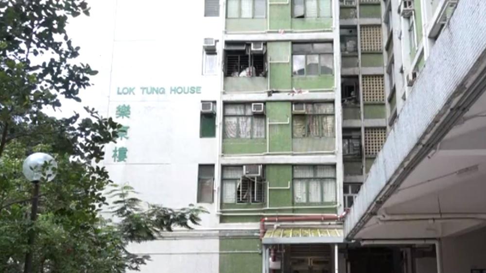 樂富邨11歲男童疑縱火,六旬婦搶救1日不治。(電視截圖)