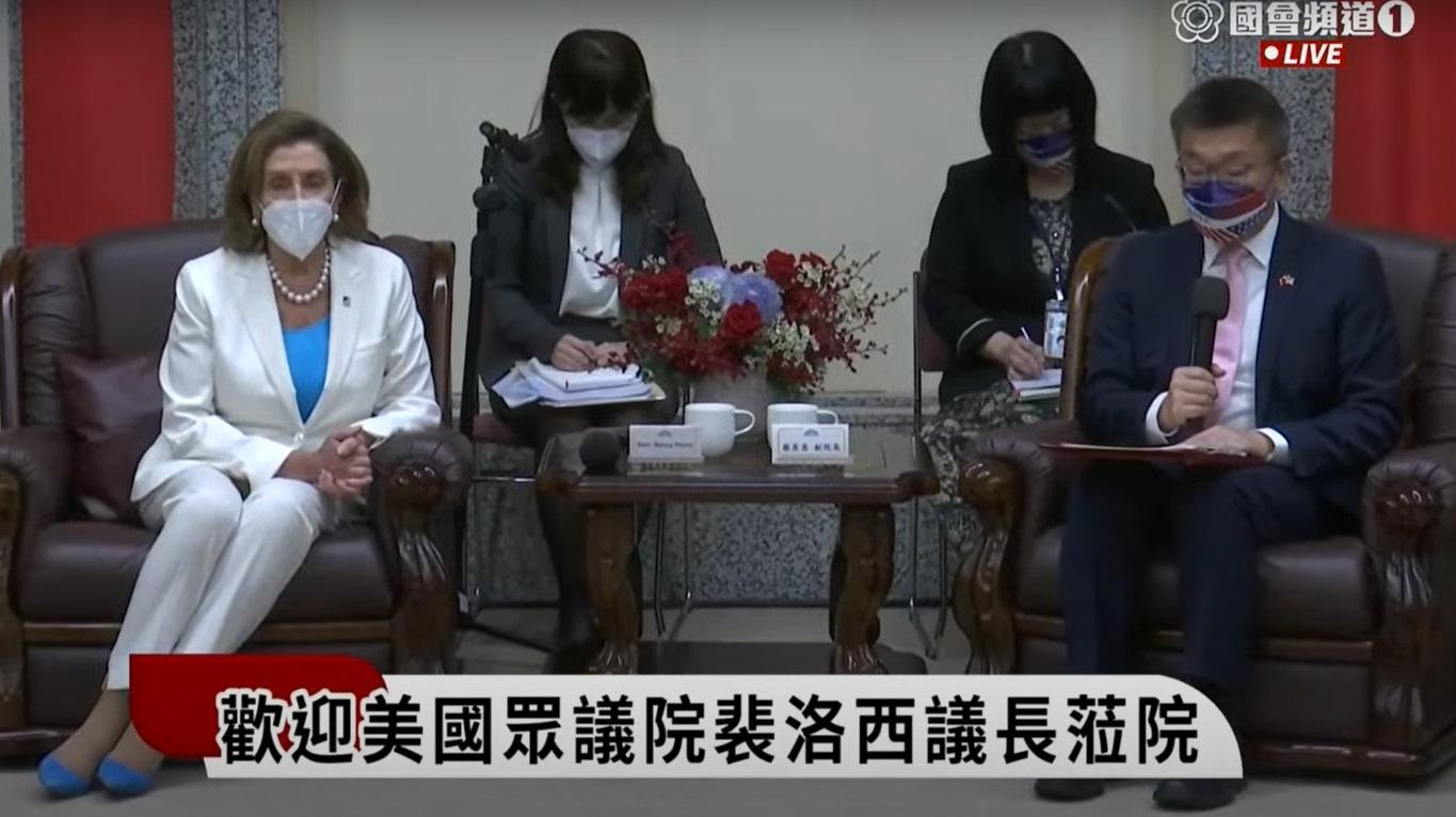 佩洛西今早展開對台灣的訪問,早上到達立法院。(YouTube直播截圖)
