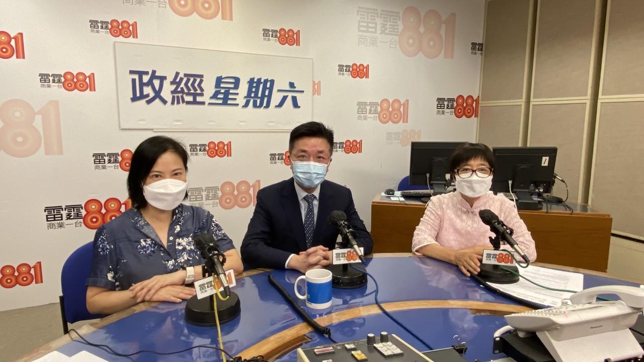 葉柏強(中)透露,政府有機會成功向復必泰藥廠洽購嬰幼兒版復必泰疫苗。(商台圖片)