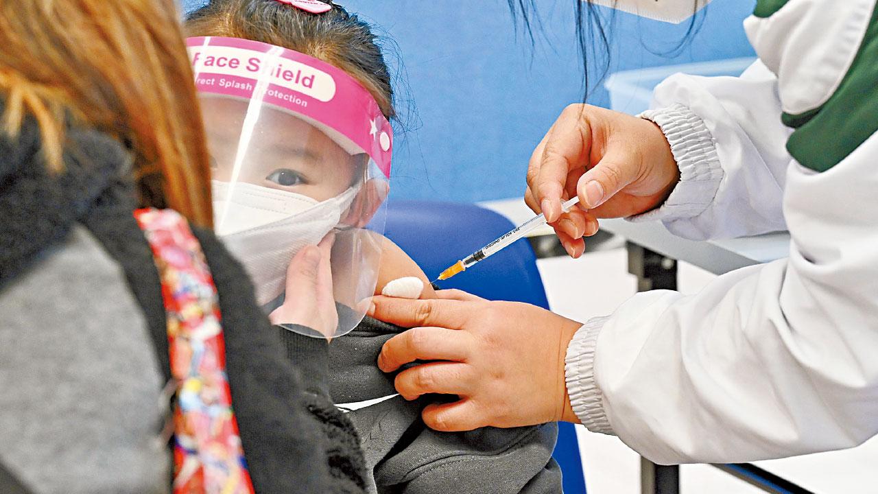 疫下迎新學年 11月收緊中學全日面授要求 須九成學生打齊3針