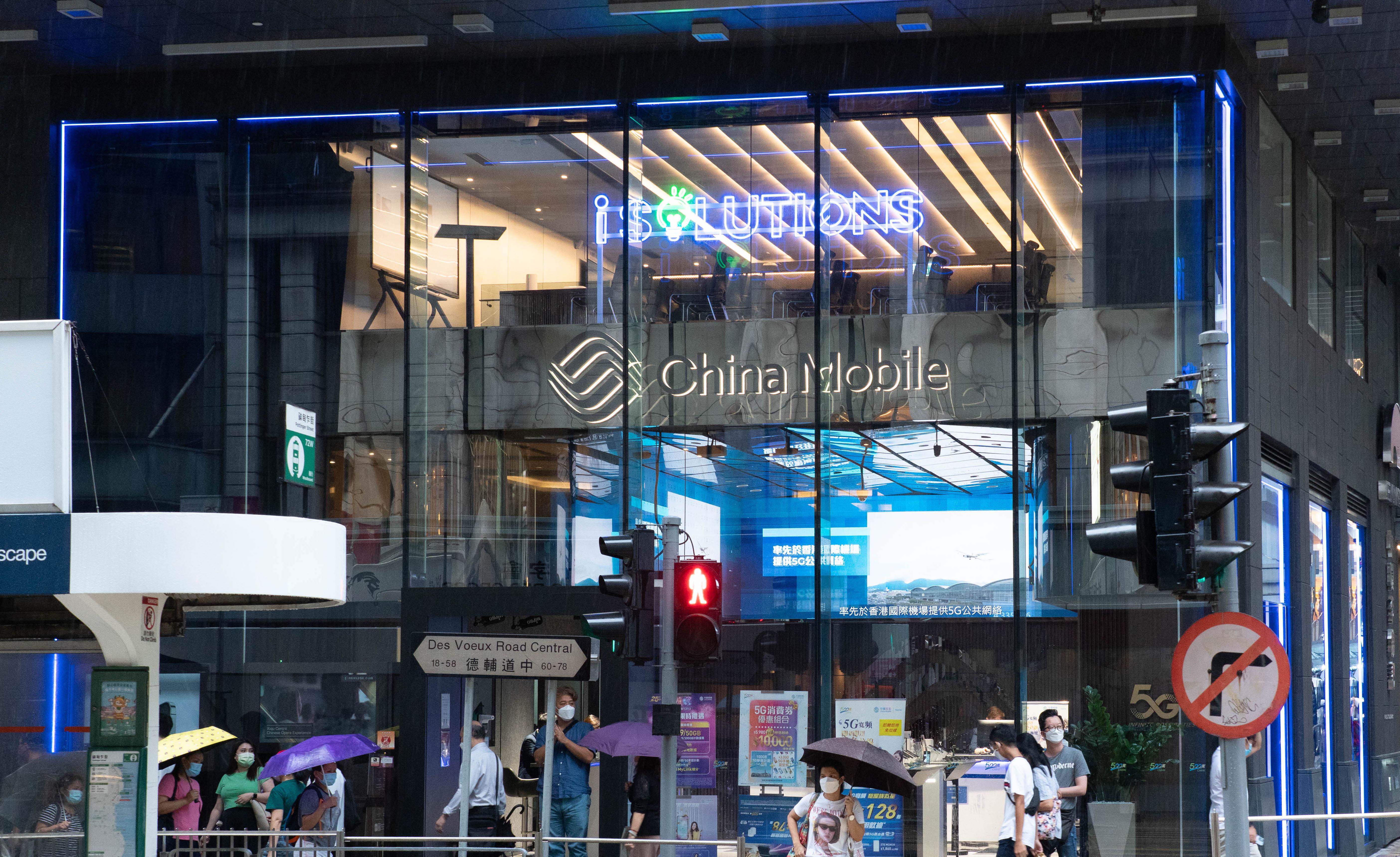 CMHK iSolutions展廳位於中環旗艦店一樓全層,佔地2,500呎,將重點展示一系列5G智能解決方案,更設有專人提供即場技術講解及應用咨詢。
