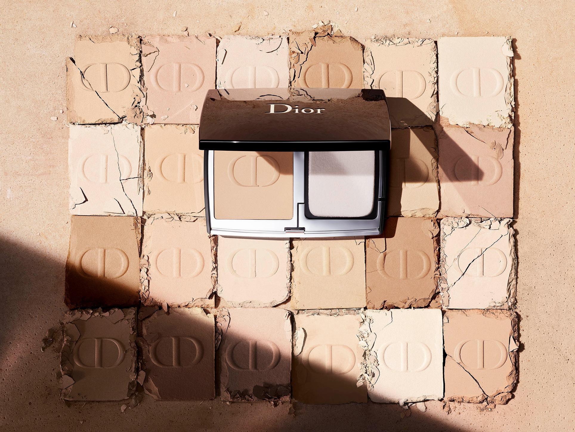 Dior 恆久貼肌柔霧粉餅 $650 (8色)