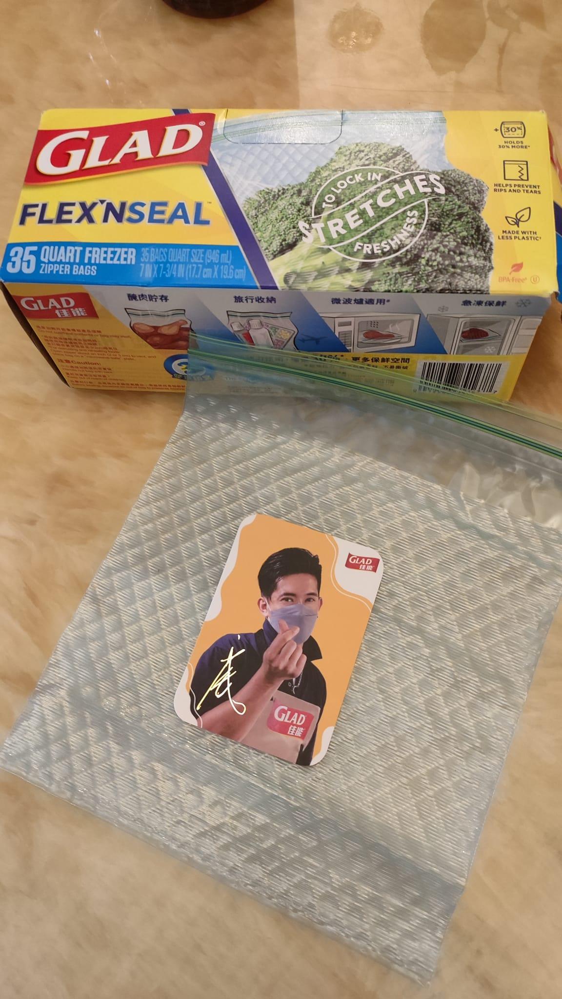 有網民收到密實袋附有威威簽名閃卡。