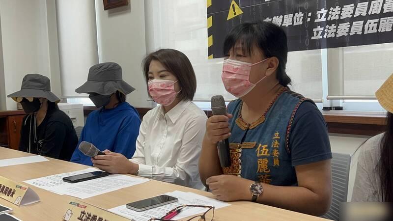 台灣有立委與被誘騙到柬埔寨「打工」的受害者家屬開記者會。(互聯網)