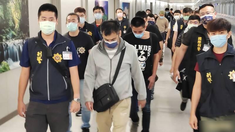 9名男女昨從泰國獲救回台,據報他們來自柬埔寨,準備前往緬甸,懷疑是被轉賣去「KK園區」。(互聯網)