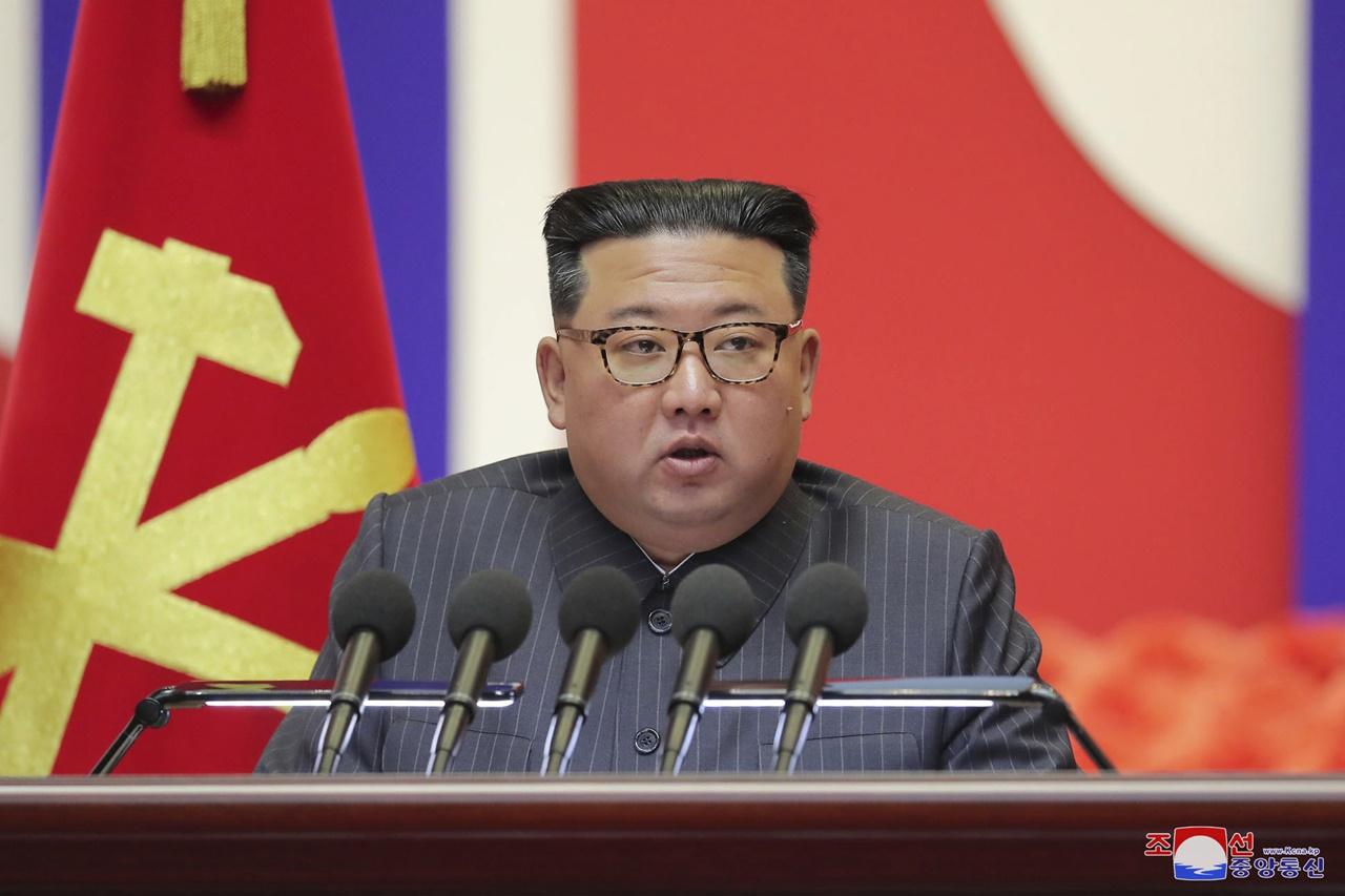 北韓宣布戰勝疫情,金與正爆金正恩曾病重仍心繫人民。(AP)