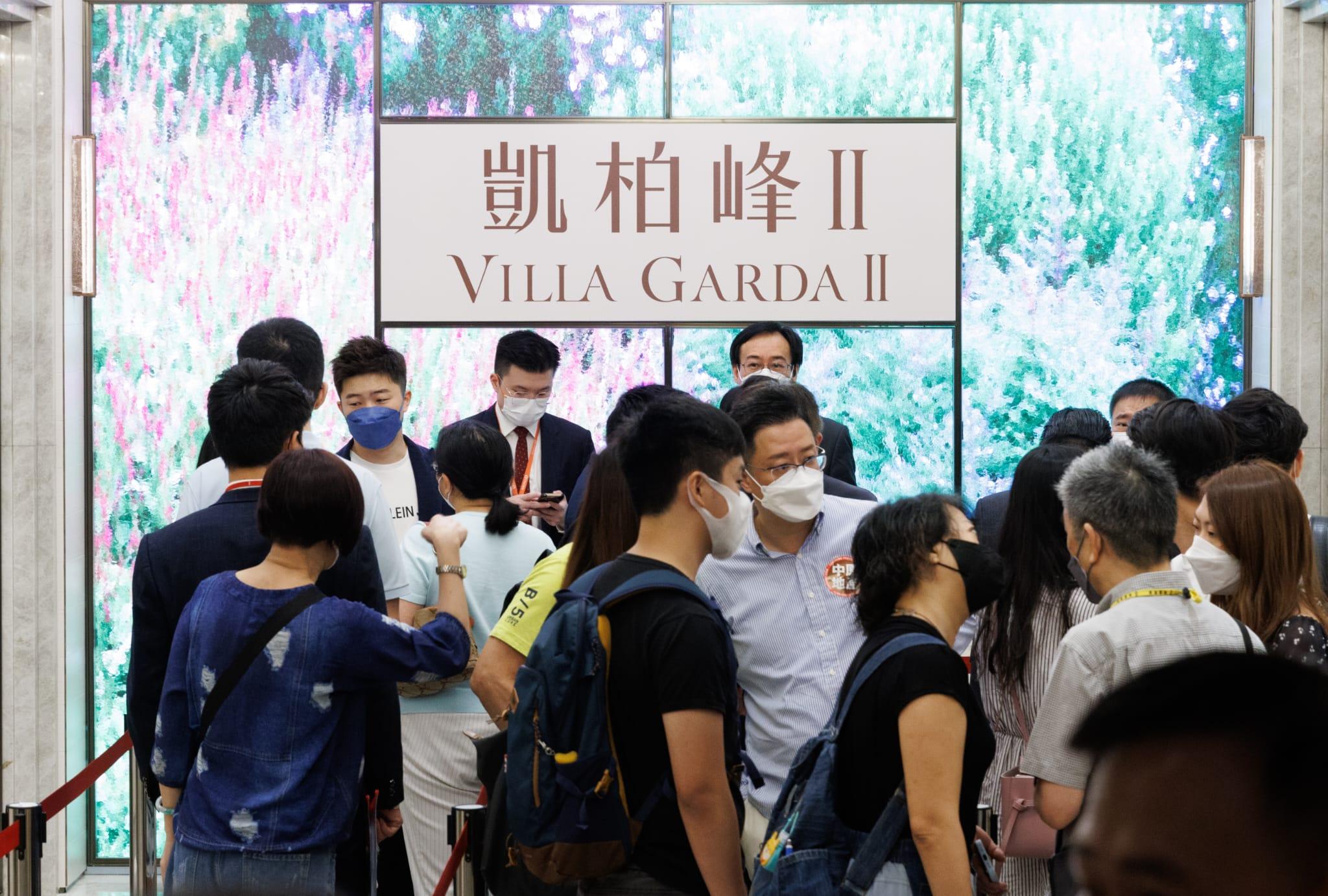 雖然發展商近期以貼市價推盤,獲剛性購買力入市,但7月份一手私宅買賣登記錄得1,148宗,按月跌15%,跌幅落入年內第三多的月份。(資料圖片)