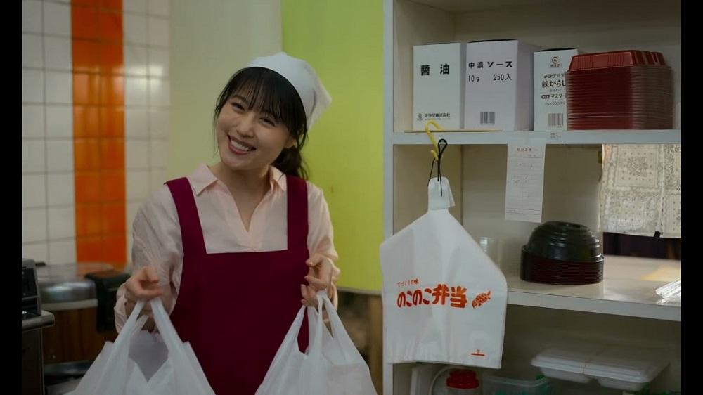 離開風俗界的千尋,轉到海邊一間便當店工作。