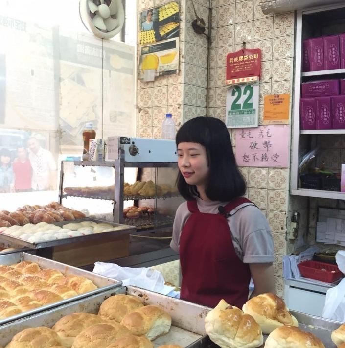 香港獨立歌手Merry Lamb Lamb今日貼昔日照片懷念「快樂餅店」