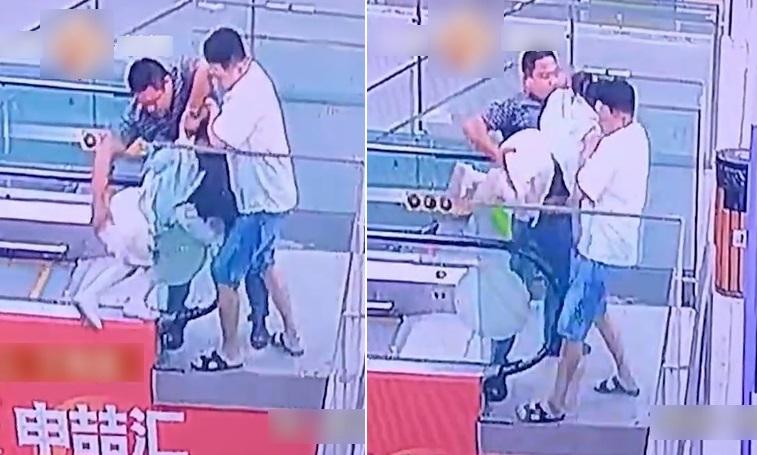 丁先生最後托起女童屁股,與弟弟合力解救出女童,但遭網民批評「咸濕」。(互聯網)