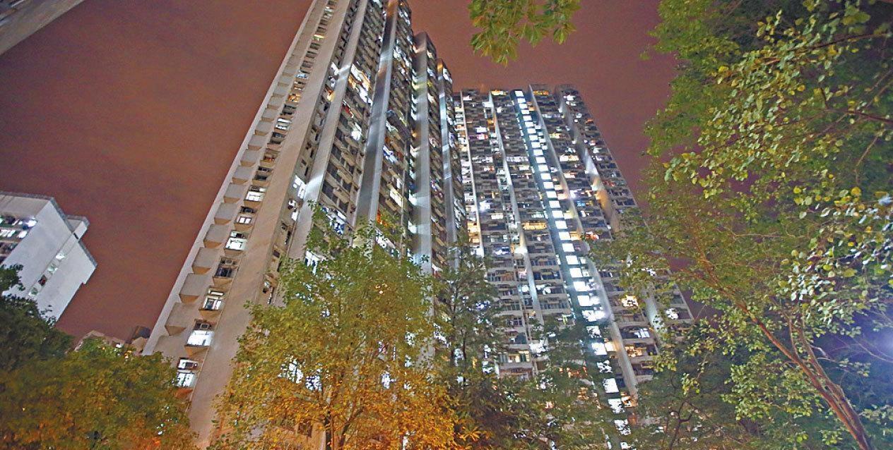 屯門良景邨新近錄一宗未補地價兩房單位成交,原業主減價45萬後,以230萬將單位沽出。