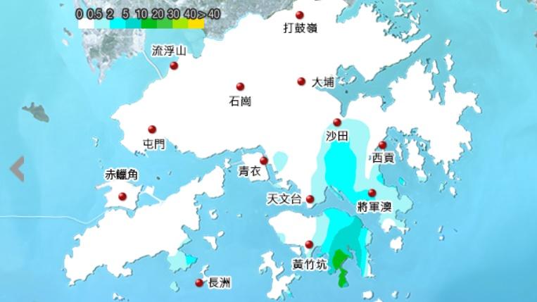 本港地區今日天氣預測有幾陣驟雨及狂風雷暴,日間短暫時間有陽光。(香港天文台)