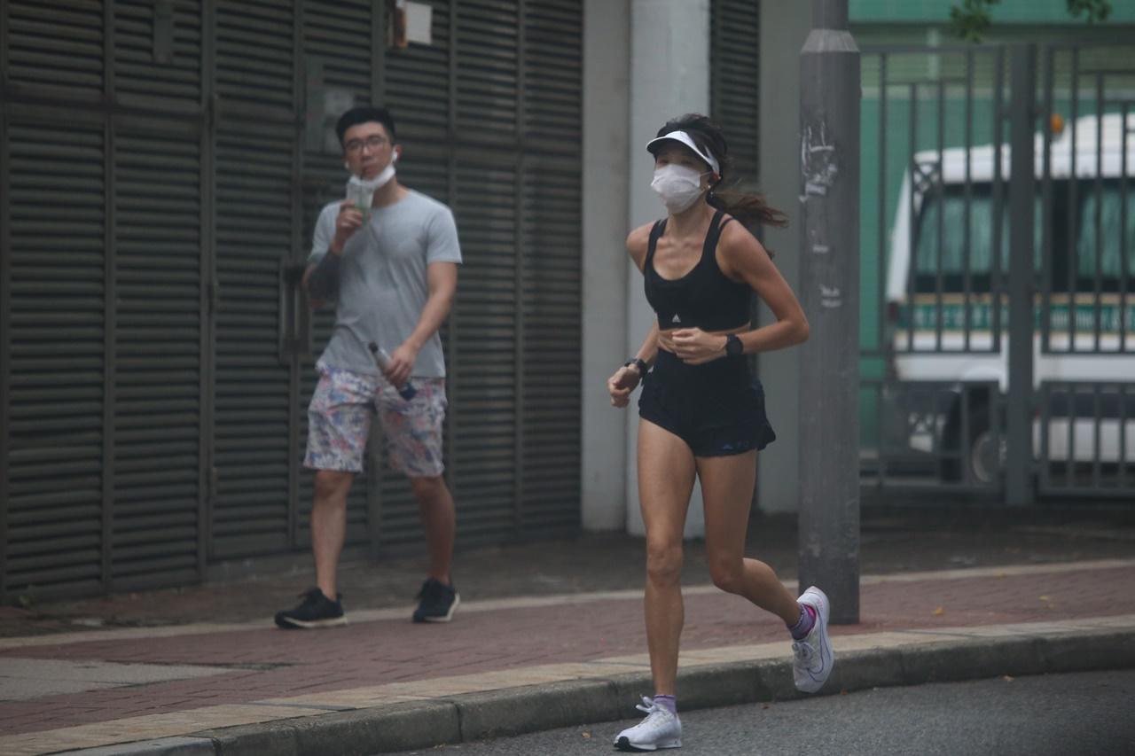 雷暴警告生效,有驟雨及幾陣狂風雷暴。(資料圖片)