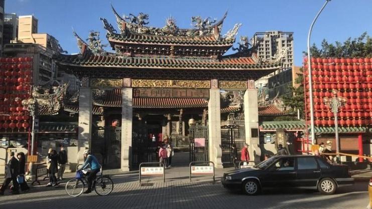 港女倒斃台北龍山寺,入境處:接獲求助積極跟進。(網上圖片)