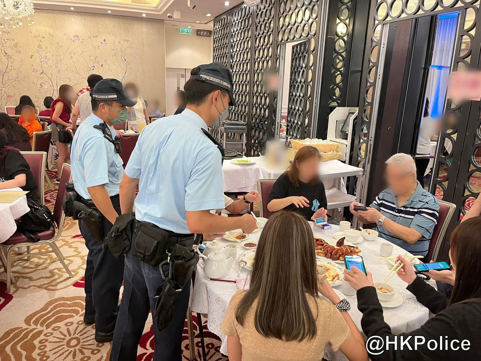 警方在中秋期間跨部門嚴厲防疫,3日合共發出546張定額罰款通知書。(警方fb圖片)