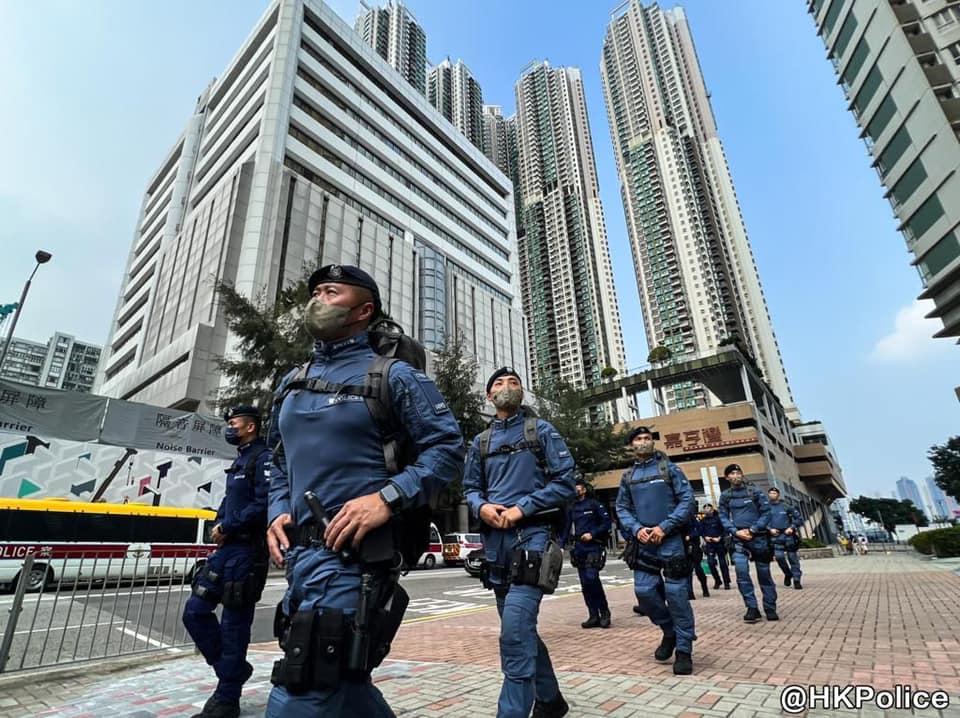 警方指,會連日來在各區及多個港鐵站高姿態巡邏,以確保慶祝國慶活動順利進行。(警方fb圖)