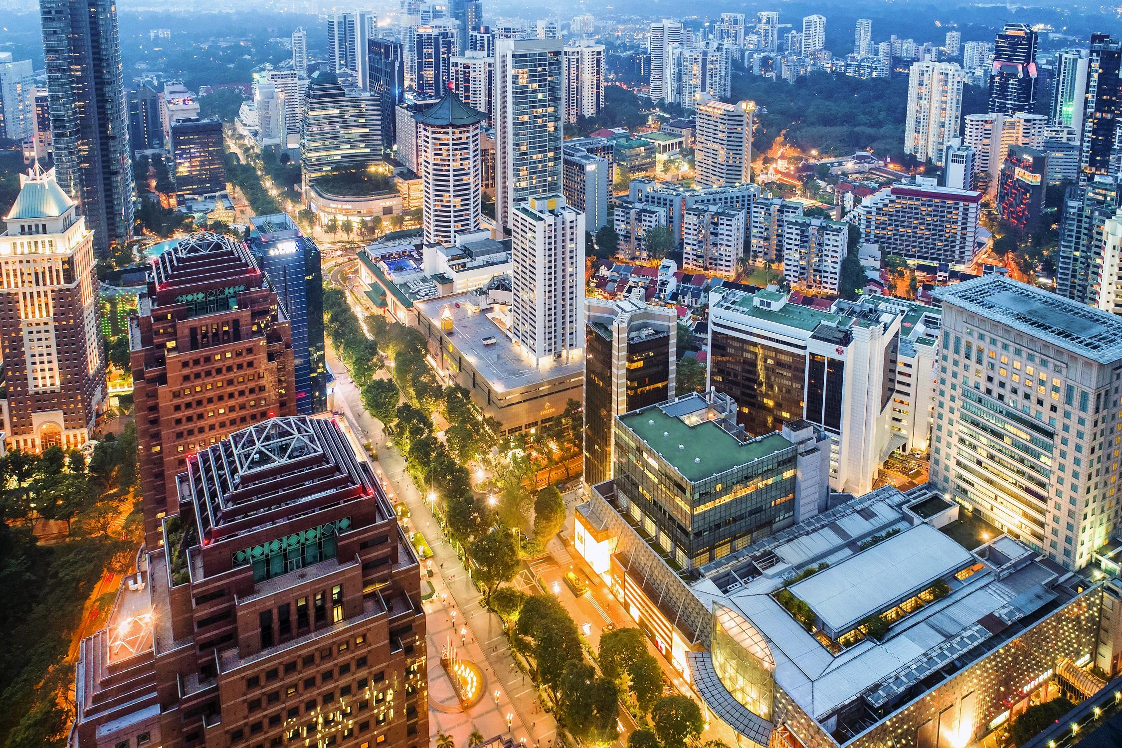 可到烏節路 (Orchard Road) SCAPE青年中心參加以汽車爲題的跳蚤市場