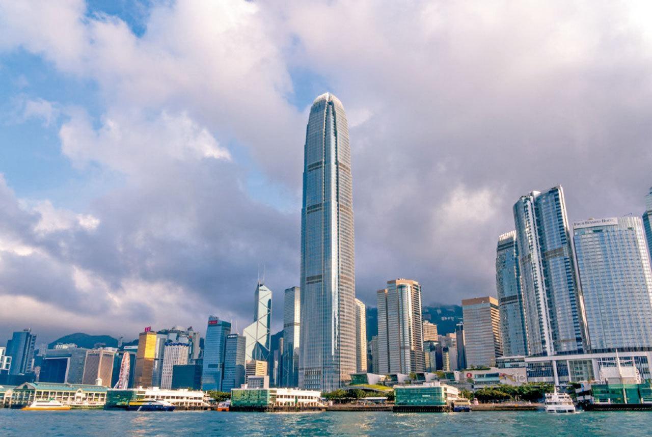 在長期缺乏中、外資需求下,寫字樓市場買賣成交量持續下滑。(資料圖片)