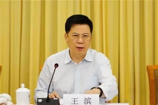中國人壽保險(集團)公司前黨委書記兼董事長王濱,被中紀委國家監委批評「製造、放大金融風險,又大搞金融腐敗」。(互聯網)