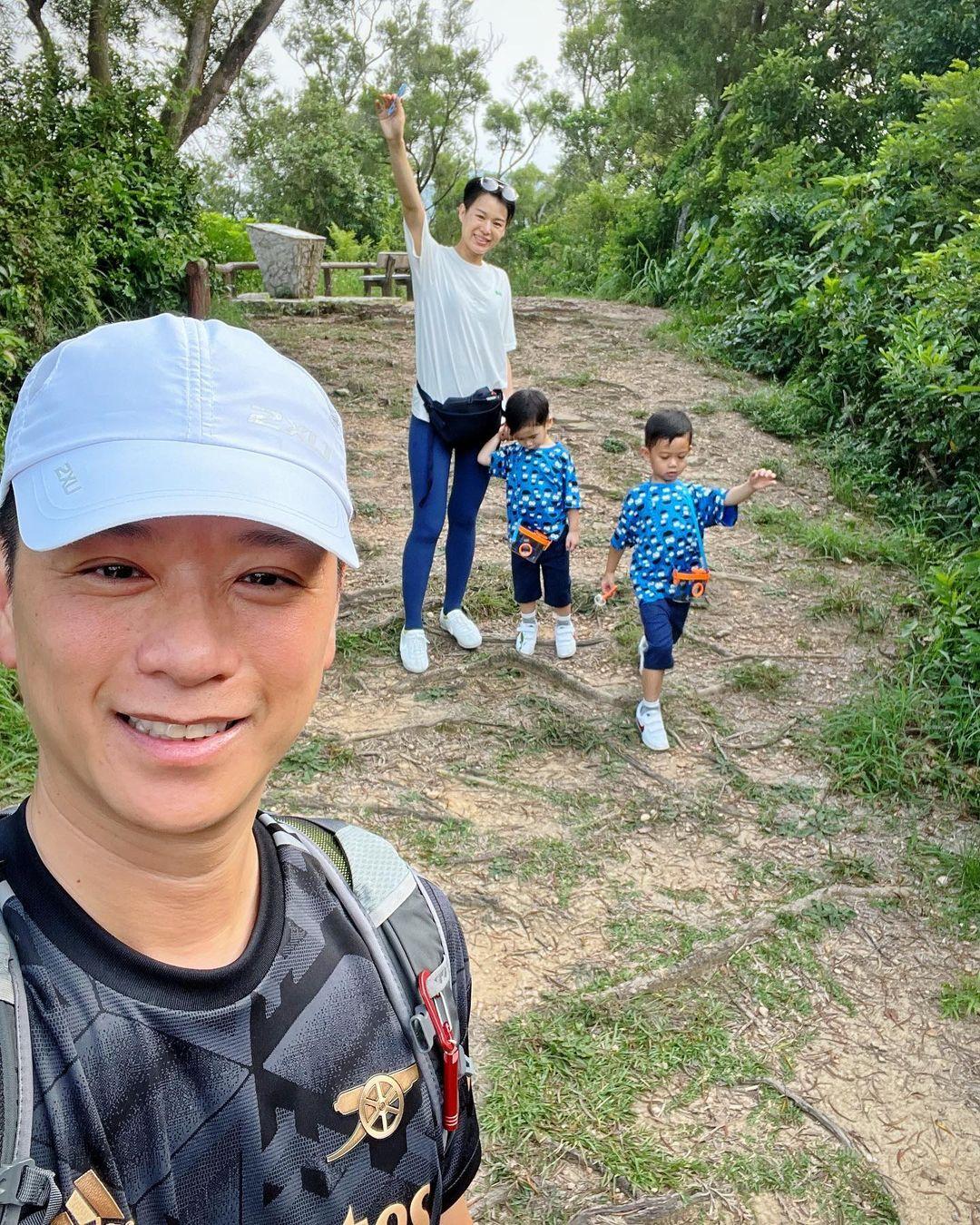 胡杏兒一家到大美督家樂徑郊遊。
