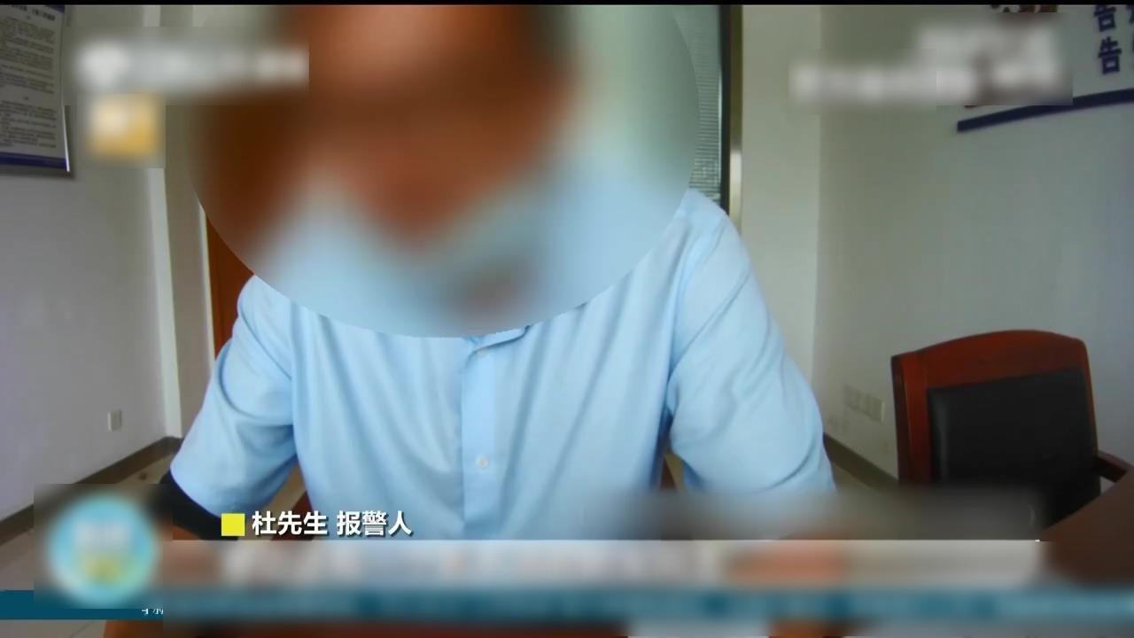 杜男強調,假床照中的「自己」明顯「頭髮濃密」,與自己的頭髮狀況不符。(互聯網)