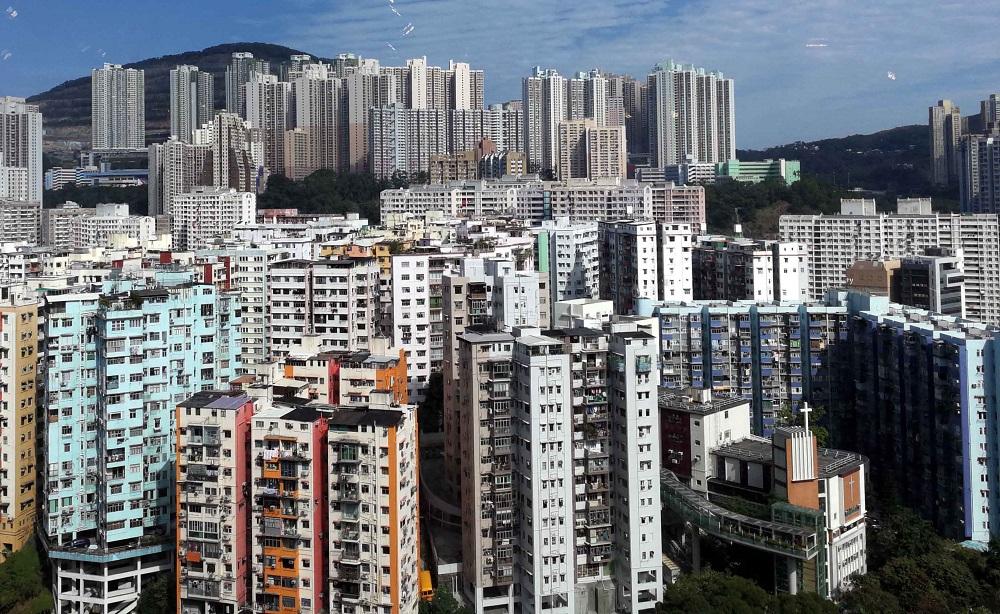 8月份全港共錄1,987宗價值800萬元或以下的二手住宅買賣登記,佔同期整體買賣登記(2,804宗)比例約70.9%,按月微升0.4個百分點,創28個月新高。(資料圖片)