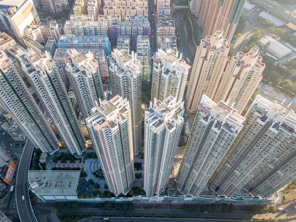在疫情和加息等利淡因素影響下,二手樓市道疲弱,一手樓則因發展商以「貼地價」積極推盤而銷情理想。(資料圖片)