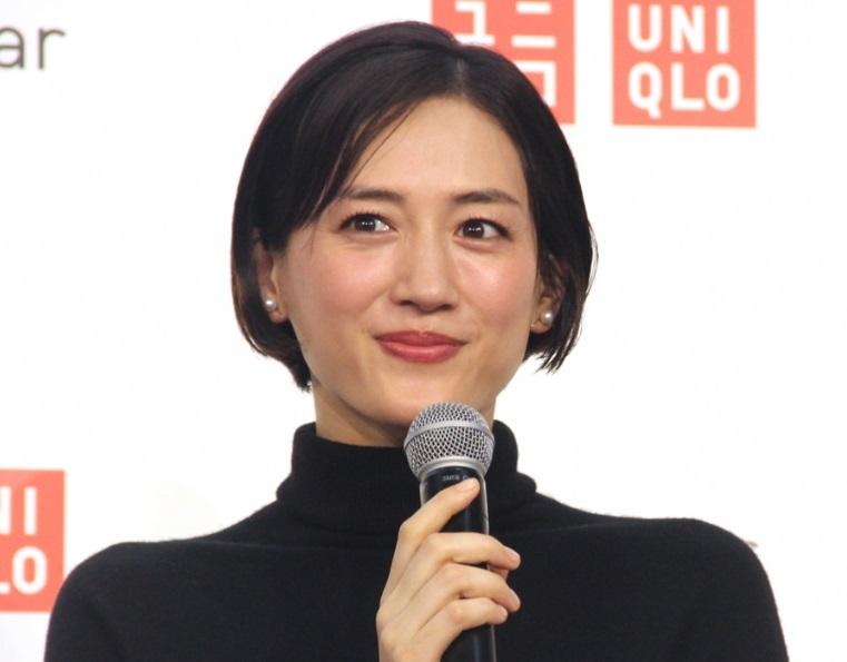 綾瀨遙今日以短髮亮相公開場合,令人眼前一亮。